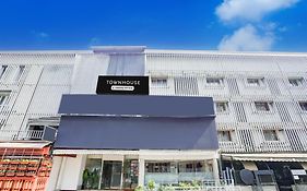 Super Townhouse Khar The Habitat